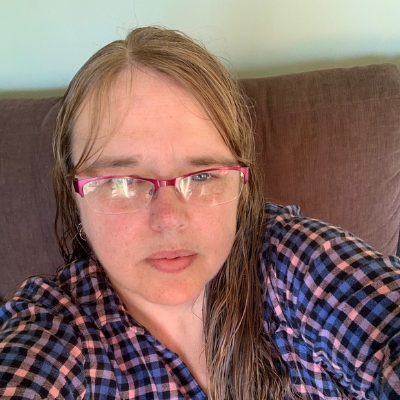 Meet your Posher, Sandra - Picture 1 of 2